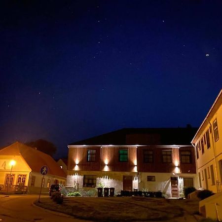Hotel Metras Maja à Aizpute Extérieur photo