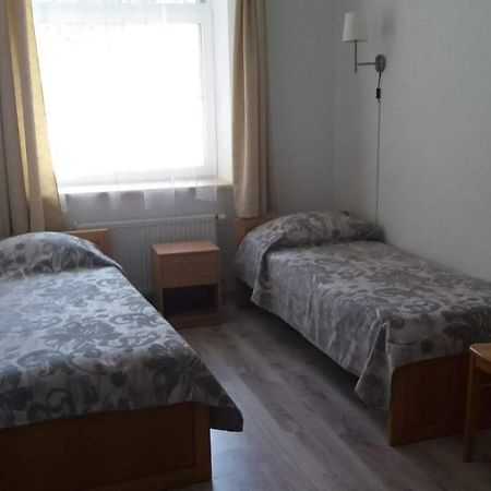 Hotel Metras Maja à Aizpute Extérieur photo