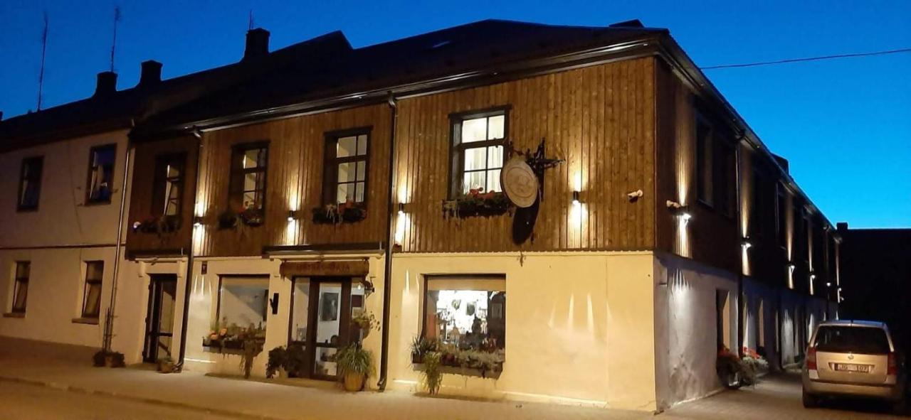 Hotel Metras Maja à Aizpute Extérieur photo
