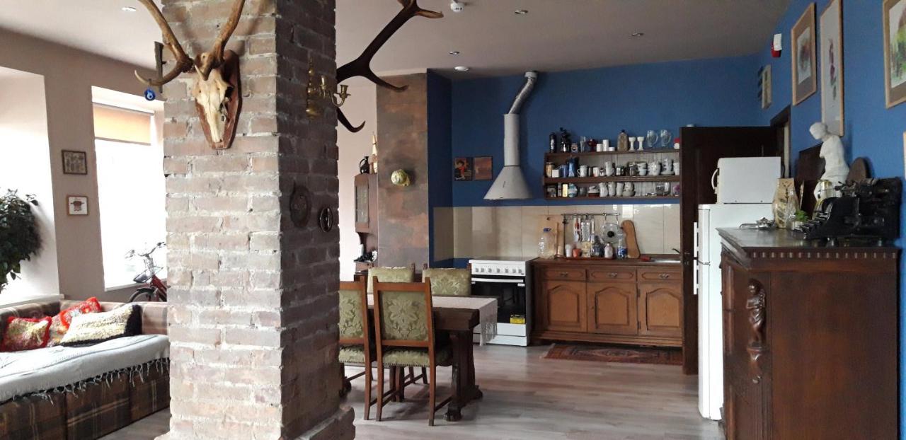 Hotel Metras Maja à Aizpute Extérieur photo
