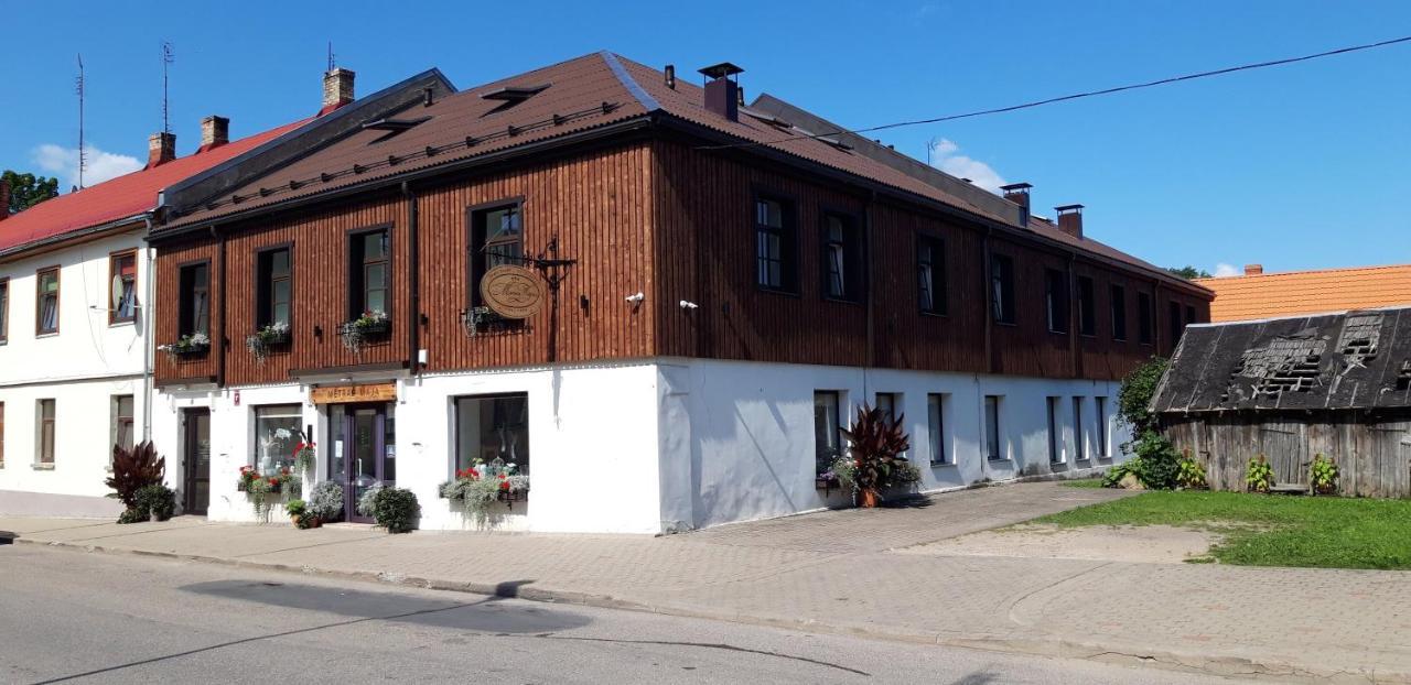 Hotel Metras Maja à Aizpute Extérieur photo
