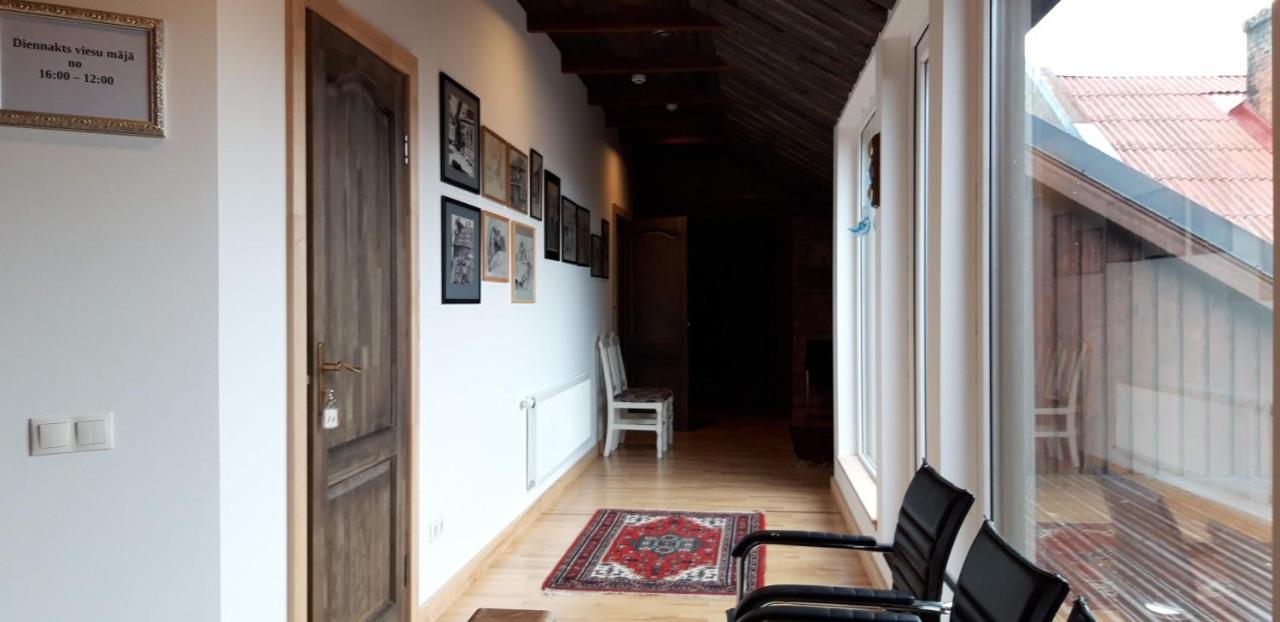 Hotel Metras Maja à Aizpute Extérieur photo