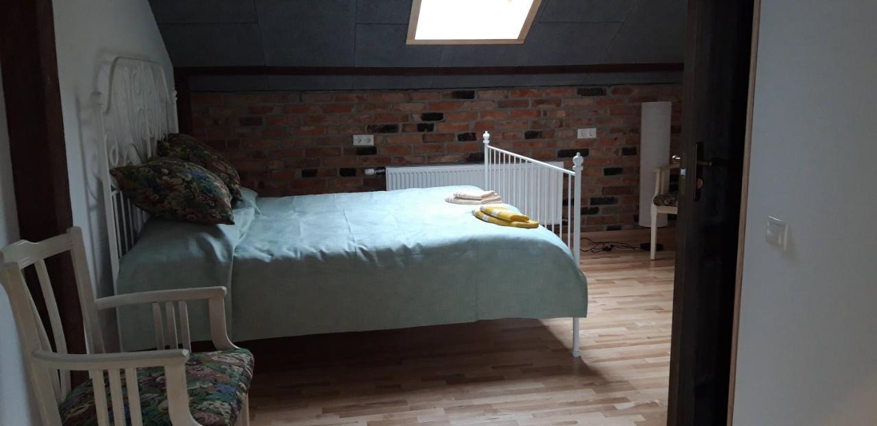 Hotel Metras Maja à Aizpute Extérieur photo